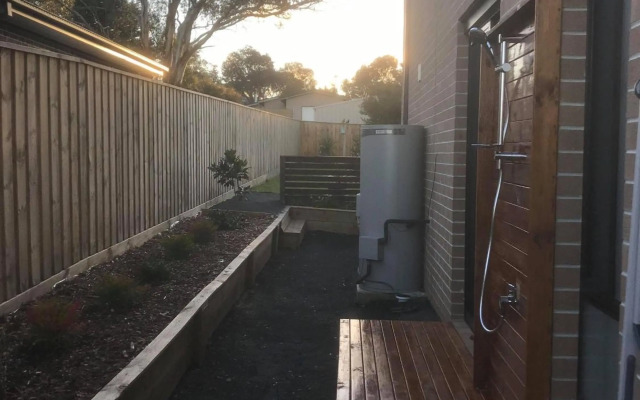 Seabreeze Haven -Wifi, Netflix, pet friendly beach house