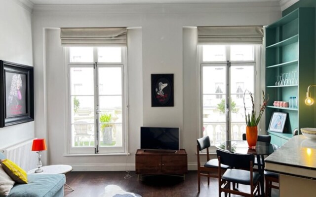 Stylish Central London Balcony Apartment