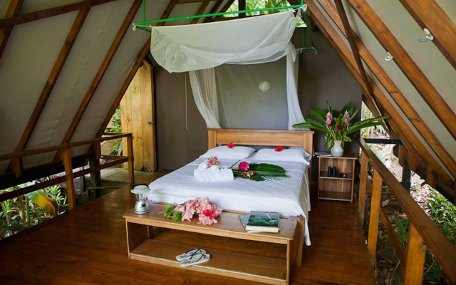 The Lookout Inn Lodge