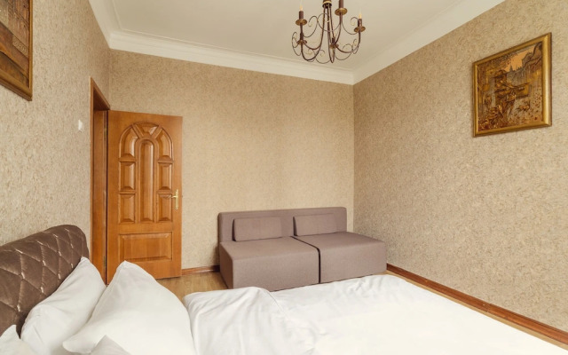 Cozy apartment on Independence Avenue