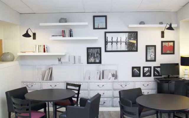 Logis Hôtel Au Chêne Vert