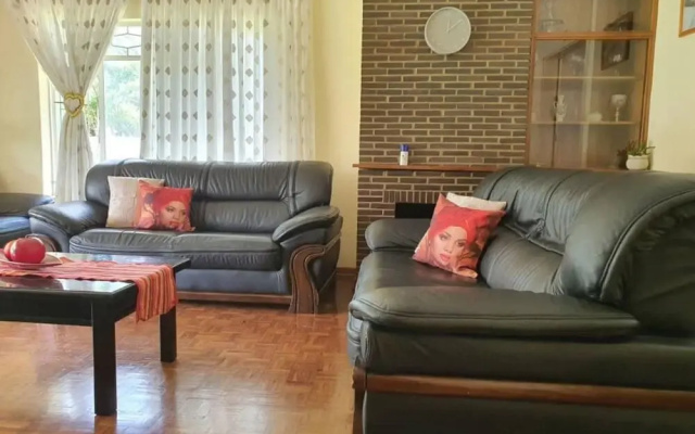 Immaculate 3 Bedroomed Guesthouse in Ilanda - 2041