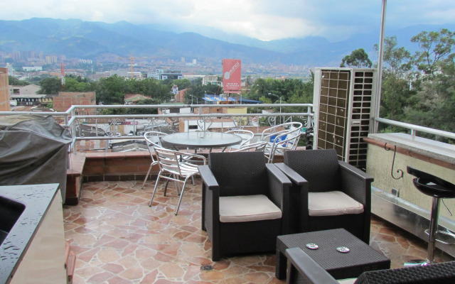 Parque Poblado Apartments