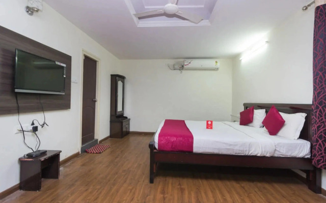 OYO 4183 Apartment Queens Court