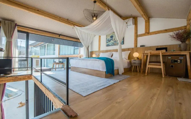 No Flowers Boutique Hostel