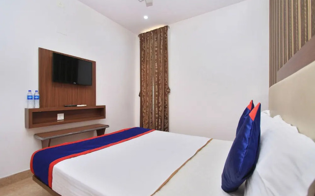 Hotel B S International