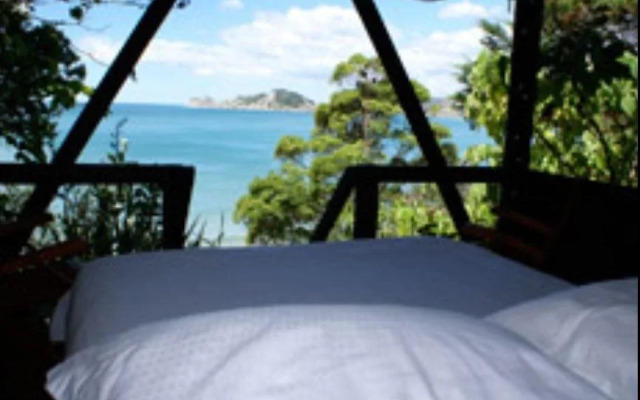 Rangimarie Anaura Bay Beachstay