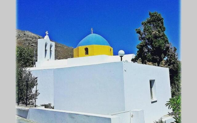 Blue & White: An Absolute Aegean dream house
