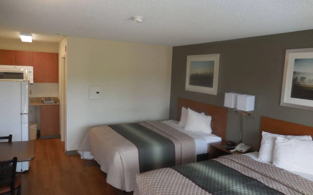 HomeTowne Studios by Red Roof Spokane - Valley