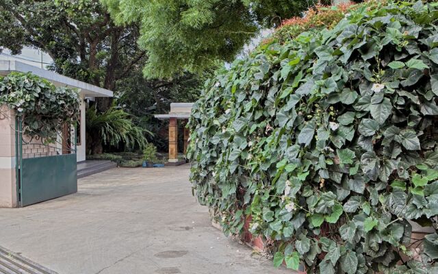 RedDoorz near paris van Java 2