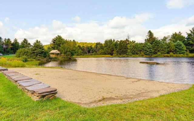 Spacious Wilmington Cabin: Walk to Lake