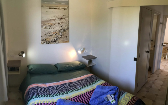 Ash's Holiday Units & Cafe