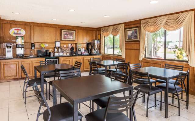 Super 8 by Wyndham League City/Kemah Area
