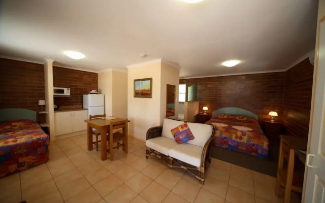 Rubyvale Motel & Holiday Units - An Adults Only Getaway