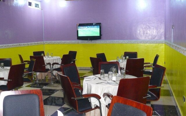 Max Royal Hotel & Suites