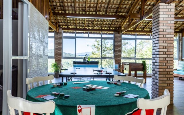 Chácara com Piscina a 40 min de SP