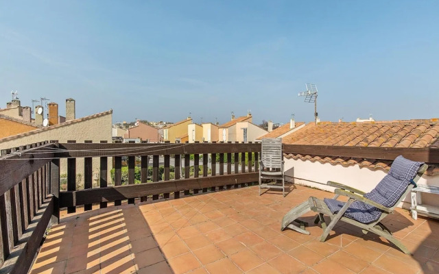 Seaside Family Apartment in Agde