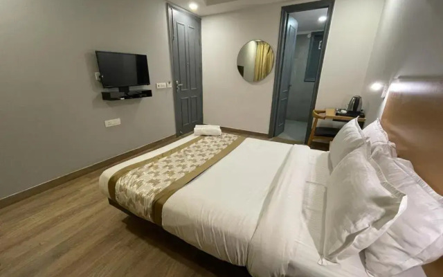 Saltstayz Express - Golf Course Road & DLF Phase-1