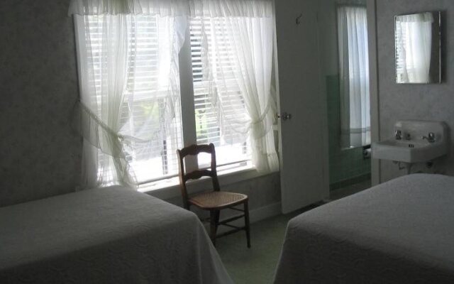 Shaw's Hotel & Cottages