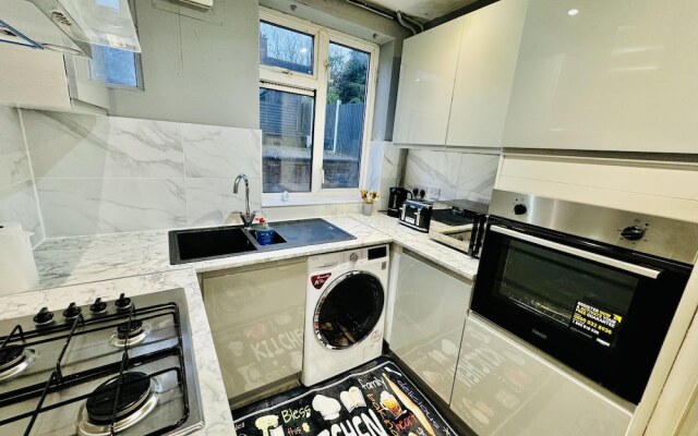 4 Bedrooms Full House Stourbridge Birmingham