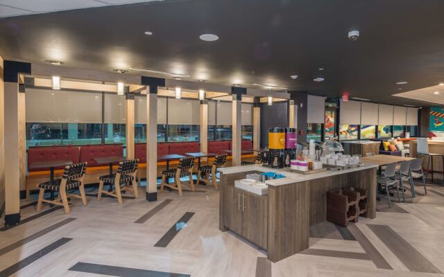 Tru by Hilton Garland Richardson