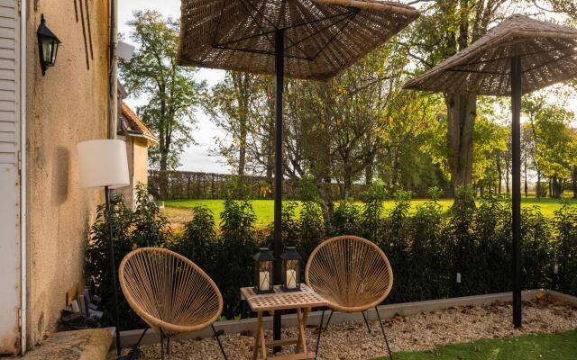 Majestic villa in Pouru-Saint-Remy with garden