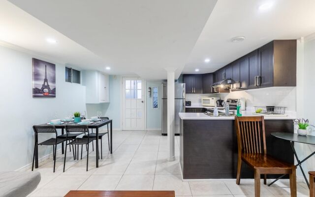 Spacious 2BR Apartment With Netflix - Near Trinity Bellwoods Park