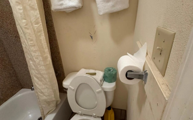 Whispering Pines by Hotel O Whitestone VA