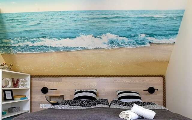 Seaview House with fireplace