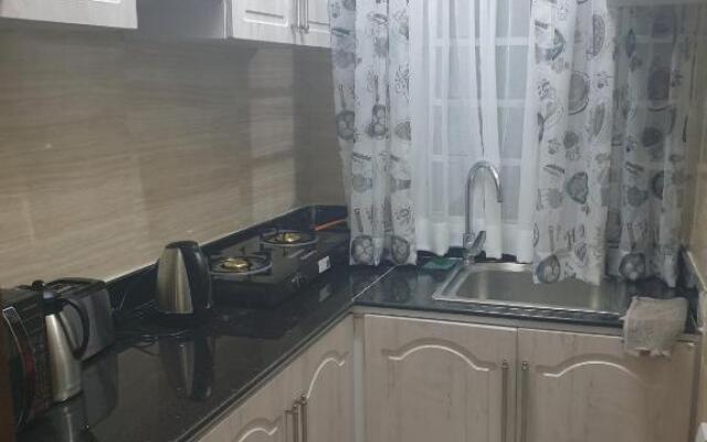 Lovely 2 and 1 bedroom guest units Karen