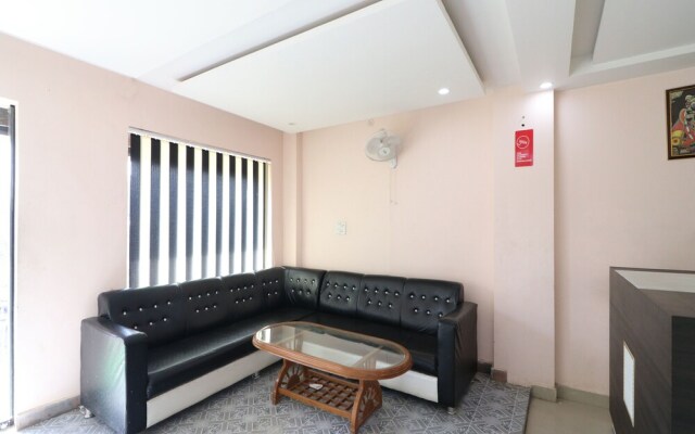 OYO 11572 Hotel Radha Regent
