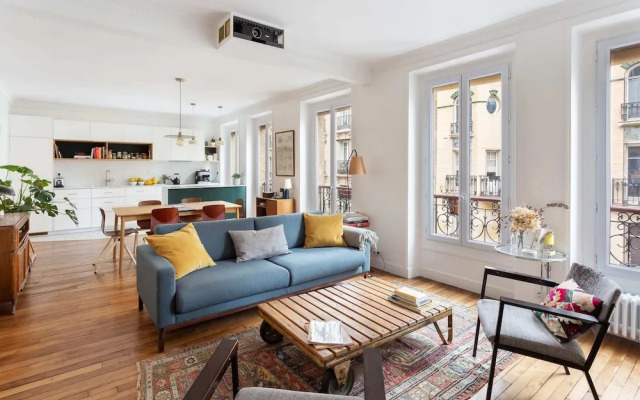 Bright Apartment in the Heart of Paris