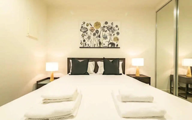 Bright 1 Bedroom Apartment in St Kilda