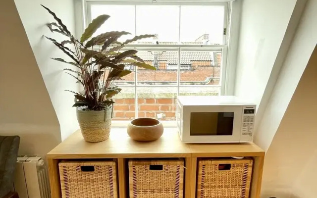 Bright 1 Double bed Apartment Near Cabot Circus