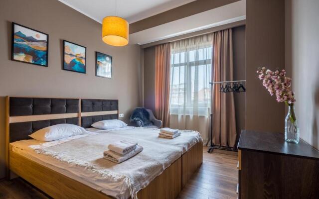 Spacious 76 qm Apartment Near City Center