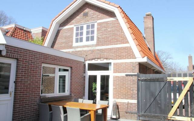 Spacious Villa near Sea in Bergen