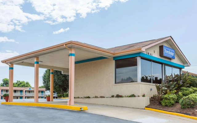 Travelodge by Wyndham Ridgeway Martinsville Area