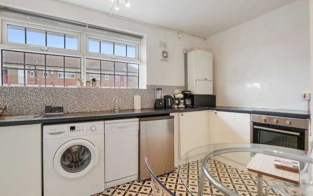 The Xavier Flat by Kasar Stays