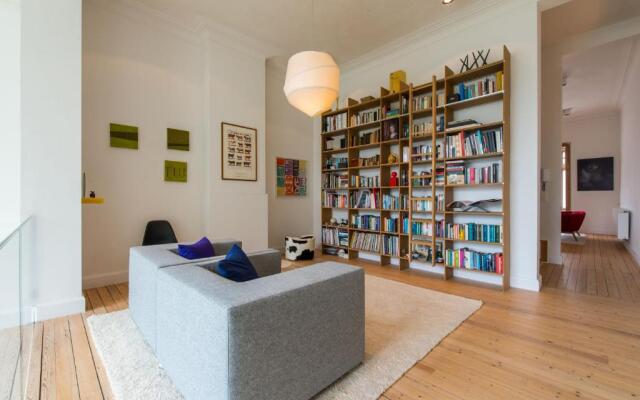 Spacious Belle Epoque House with free parking