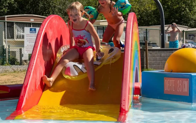 Chalet Near Antwerp With Pool Access