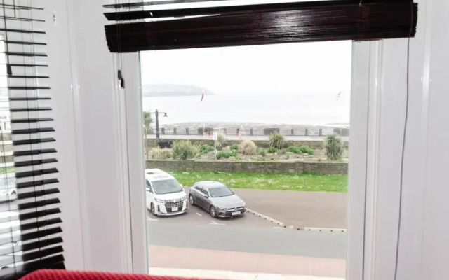 Admiral House Hotel
