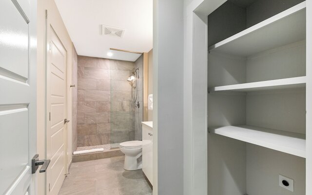 Spacious 4BR Condo Near French Quarter