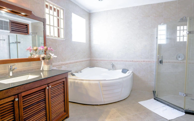 Hampton Hotel & Apartment