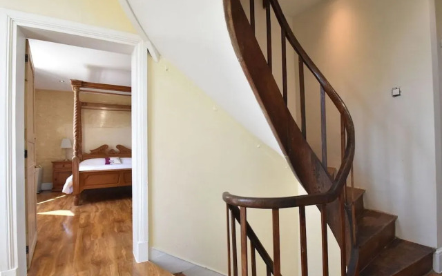 Cozy Mansion in Montreuil-la-cambe With Garden