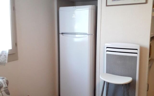 Studio in Sanary-sur-mer, With Wonderful Mountain View and Enclosed Ga