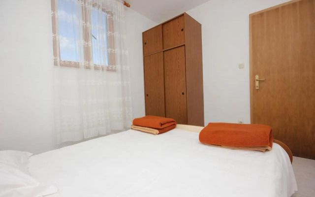 Apartment Vis 2470b