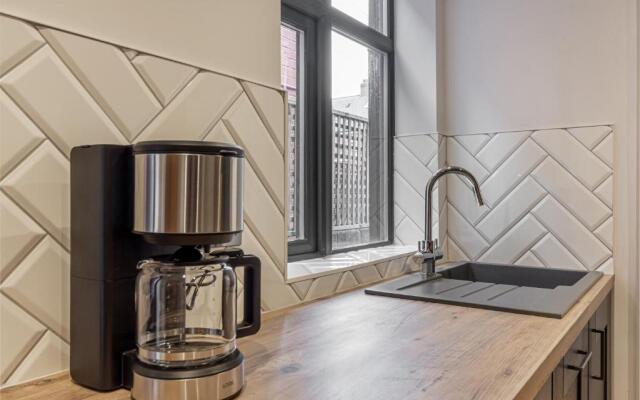 2 Bedroom House- Hereford City Centre with Parking