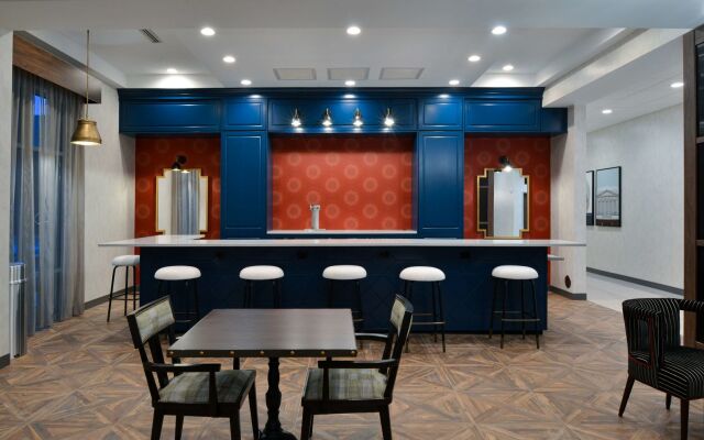 Hampton Inn & Suites Greensboro Downtown