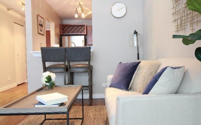 The Gulfstream - Vibrant Studio Heart of Downtown