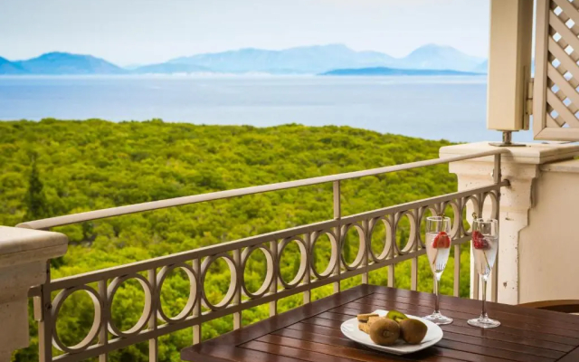 Almyra Hotel